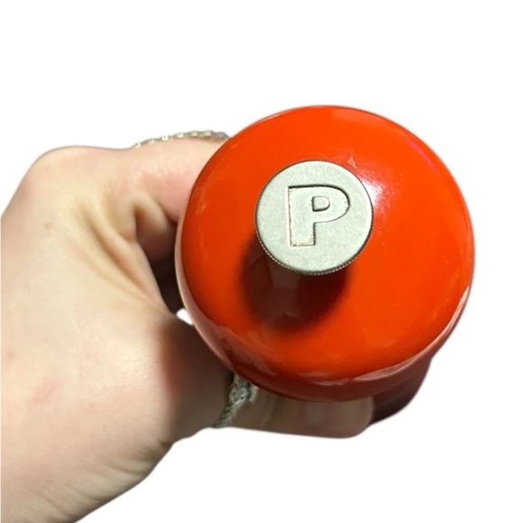 Le Creuset Cerise Red Pepped Mill Grinder Made In France - Picture 3 of 3